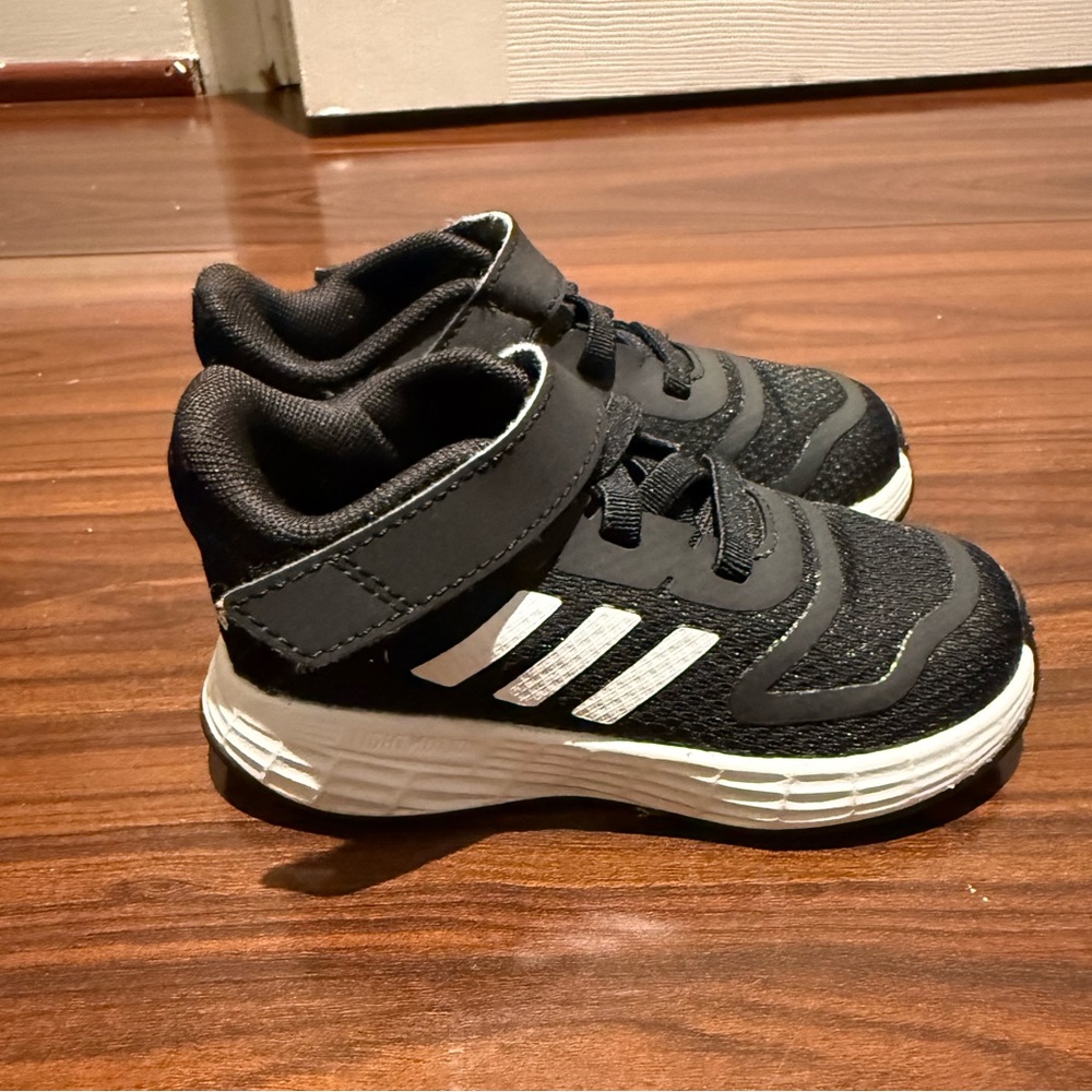 Toddler Black Light Motion Sneakers Size 6K